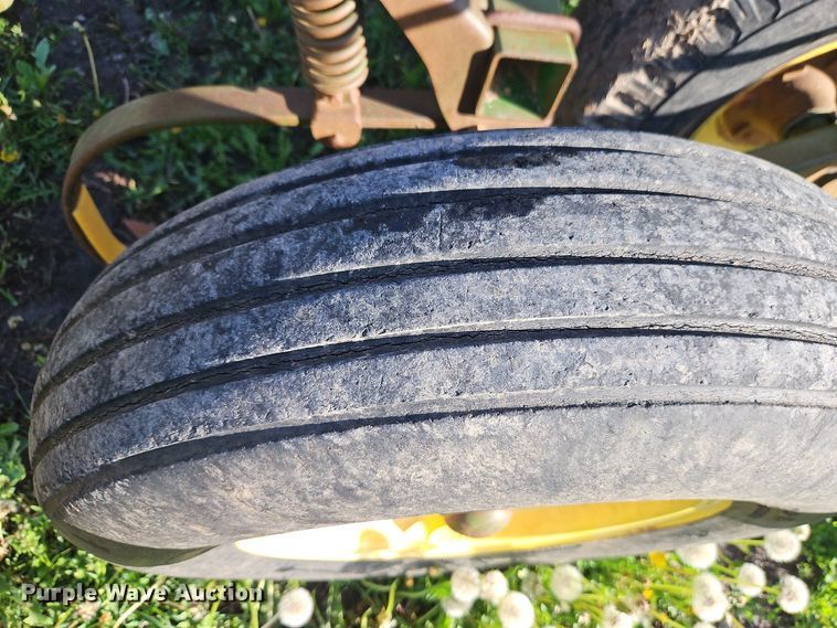 image for item EI8976 John Deere 1010 field cultivator
