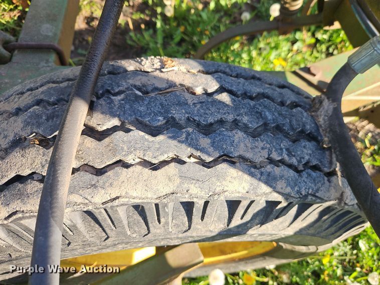 image for item EI8976 John Deere 1010 field cultivator