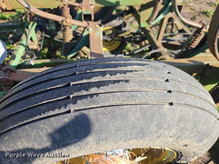 image for item EI8976 John Deere 1010 field cultivator