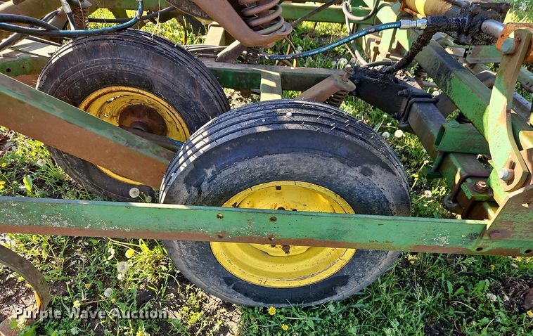 image for item EI8976 John Deere 1010 field cultivator