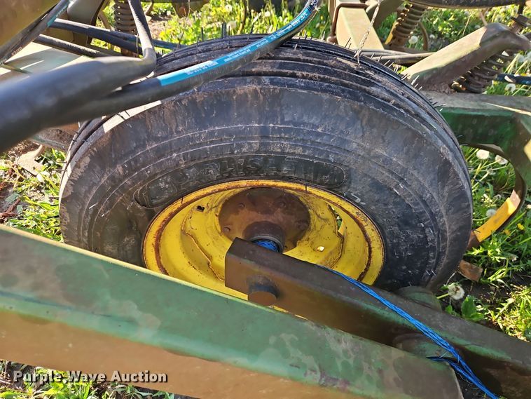 image for item EI8976 John Deere 1010 field cultivator