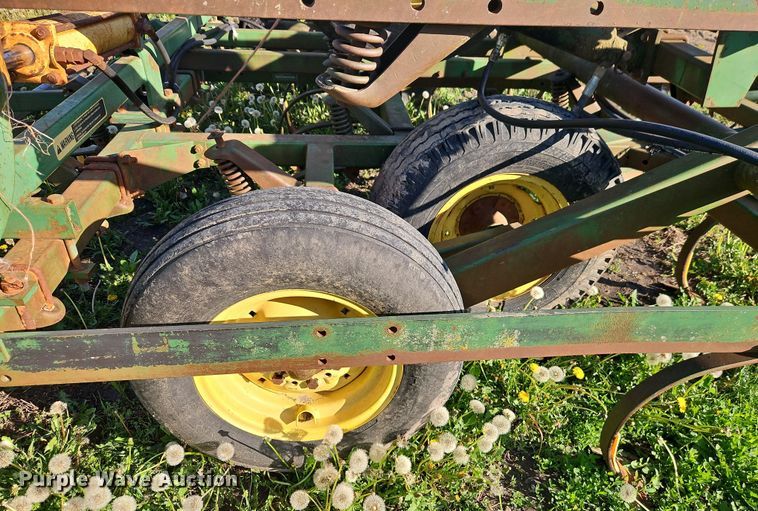 image for item EI8976 John Deere 1010 field cultivator