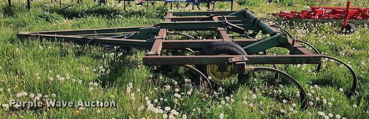 image for item EI8977 John Deere F1600 chisel