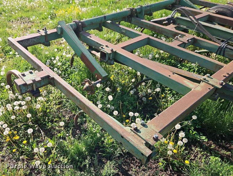 image for item EI8977 John Deere F1600 chisel