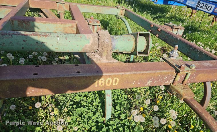 image for item EI8977 John Deere F1600 chisel