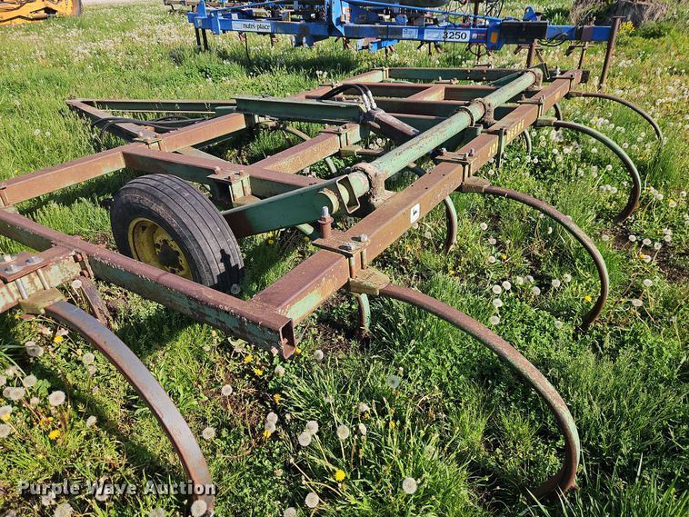 image for item EI8977 John Deere F1600 chisel