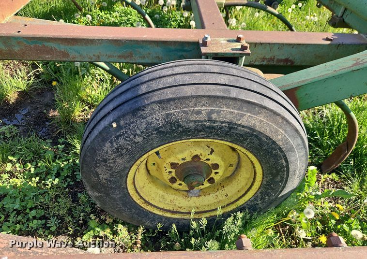 image for item EI8977 John Deere F1600 chisel