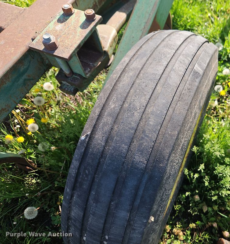 image for item EI8977 John Deere F1600 chisel