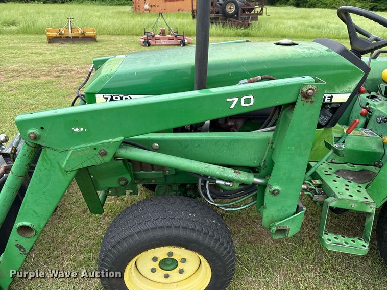 image for item EJ3679 2007 John Deere 790 MFWD tractor