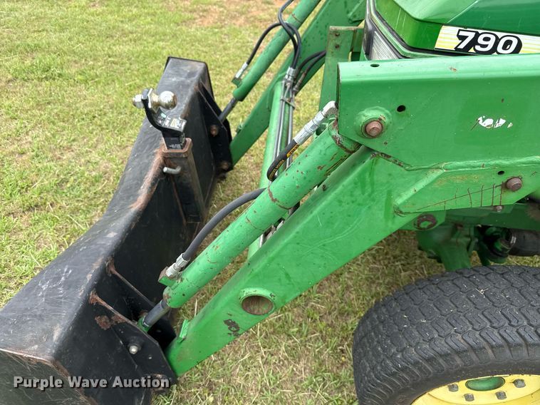 image for item EJ3679 2007 John Deere 790 MFWD tractor