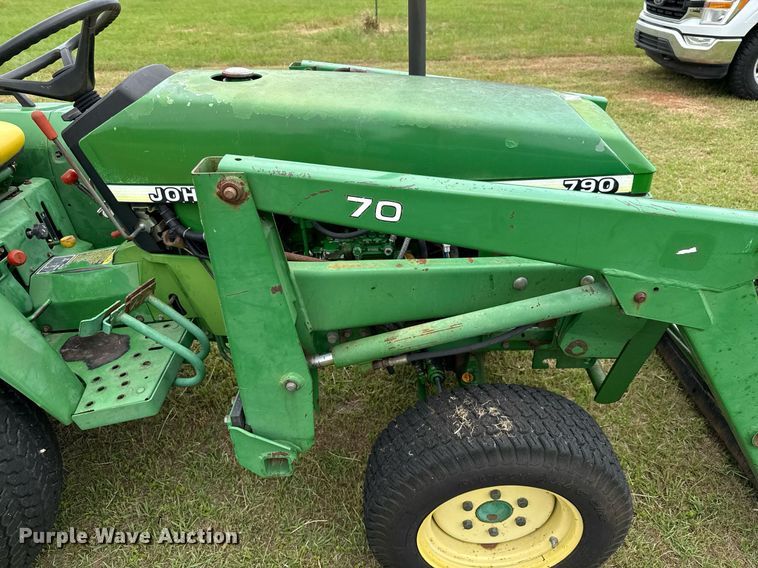 image for item EJ3679 2007 John Deere 790 MFWD tractor