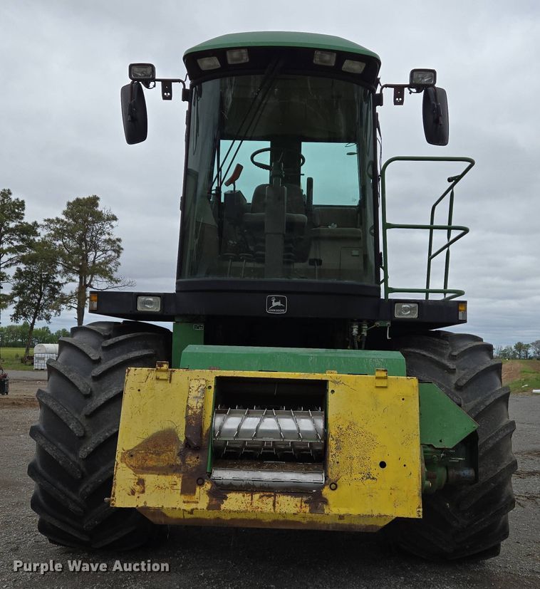 image for item EJ7473 2002 John Deere  6950 PRWD forage harvester