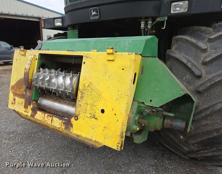 image for item EJ7473 2002 John Deere  6950 PRWD forage harvester
