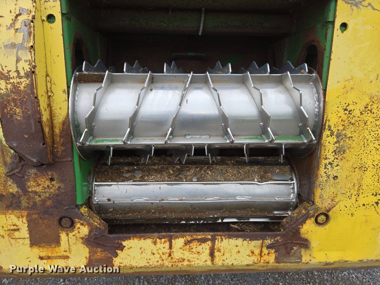 image for item EJ7473 2002 John Deere  6950 PRWD forage harvester