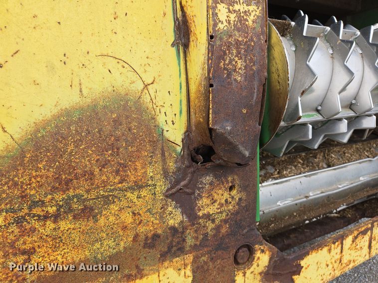 image for item EJ7473 2002 John Deere  6950 PRWD forage harvester