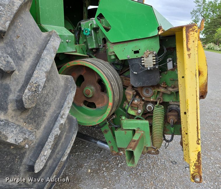 image for item EJ7473 2002 John Deere  6950 PRWD forage harvester