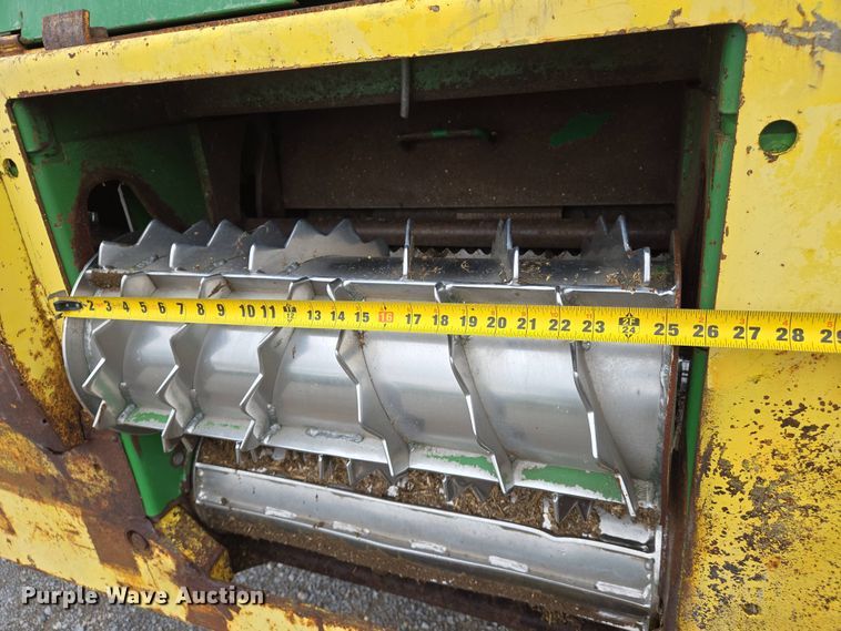 image for item EJ7473 2002 John Deere  6950 PRWD forage harvester