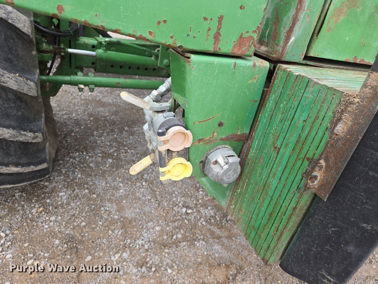 image for item EJ7473 2002 John Deere  6950 PRWD forage harvester