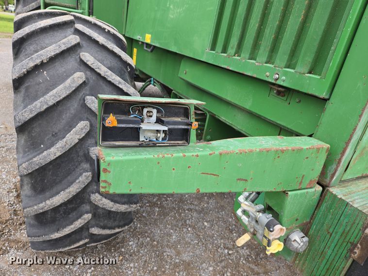 image for item EJ7473 2002 John Deere  6950 PRWD forage harvester