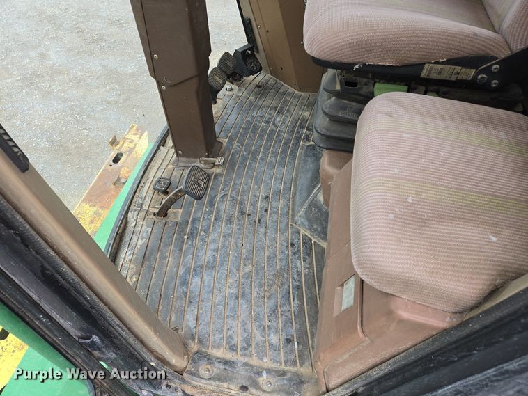 image for item EJ7473 2002 John Deere  6950 PRWD forage harvester