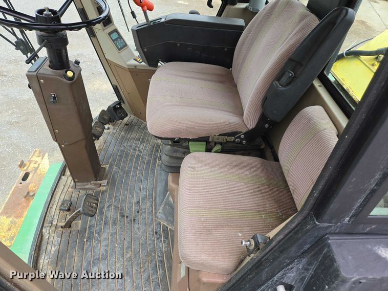 image for item EJ7473 2002 John Deere  6950 PRWD forage harvester