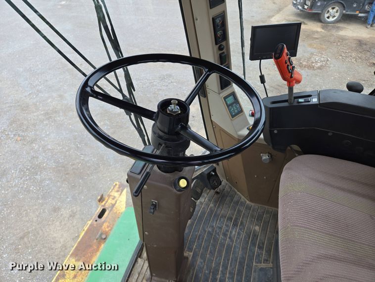 image for item EJ7473 2002 John Deere  6950 PRWD forage harvester