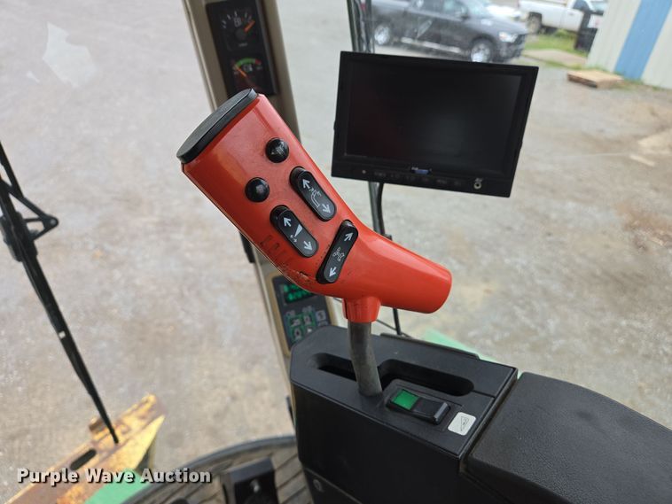 image for item EJ7473 2002 John Deere  6950 PRWD forage harvester