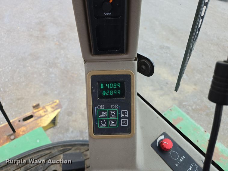 image for item EJ7473 2002 John Deere  6950 PRWD forage harvester