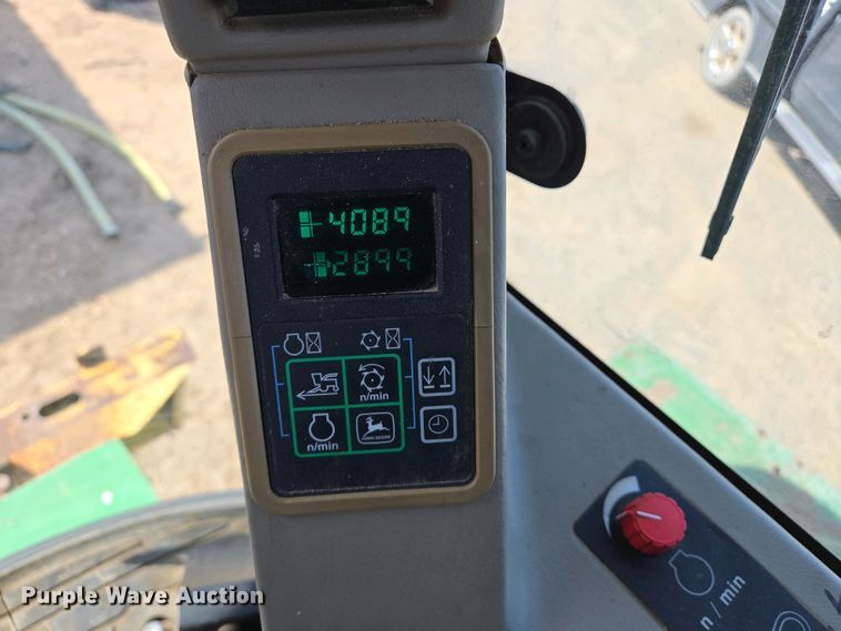 image for item EJ7473 2002 John Deere  6950 PRWD forage harvester