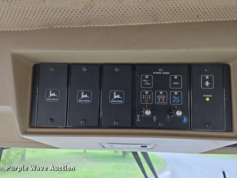 image for item EJ7473 2002 John Deere  6950 PRWD forage harvester