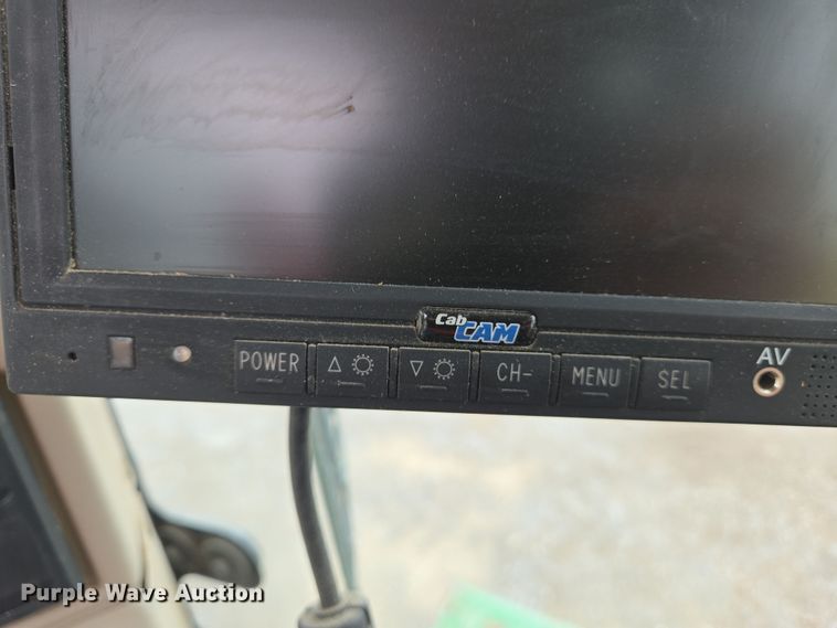 image for item EJ7473 2002 John Deere  6950 PRWD forage harvester