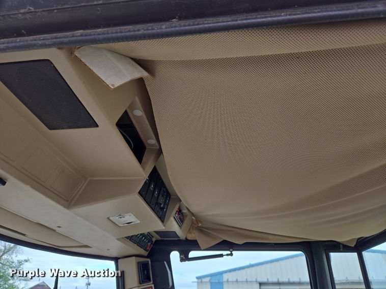 image for item EJ7473 2002 John Deere  6950 PRWD forage harvester