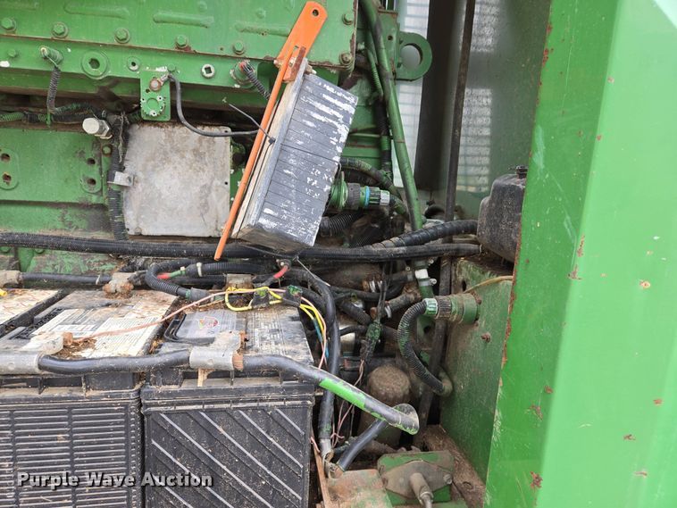 image for item EJ7473 2002 John Deere  6950 PRWD forage harvester