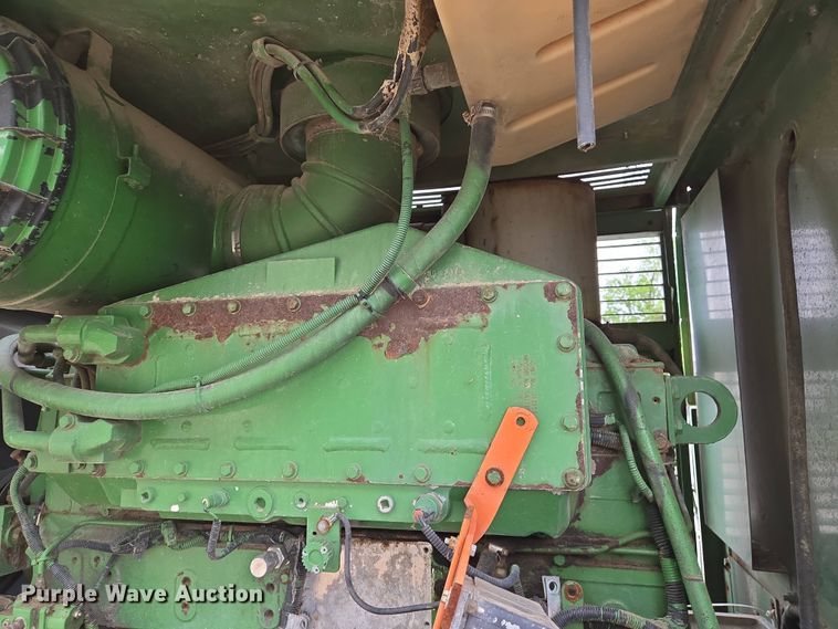 image for item EJ7473 2002 John Deere  6950 PRWD forage harvester