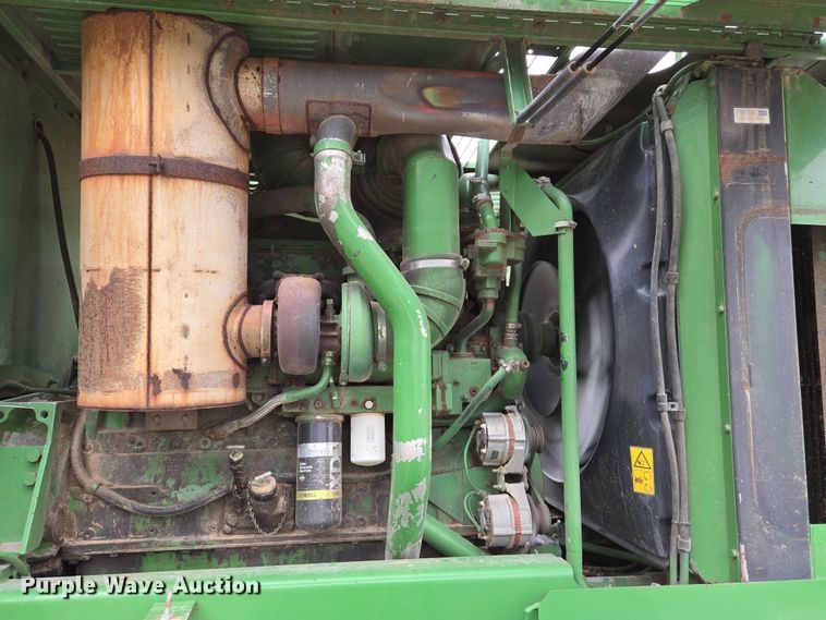 image for item EJ7473 2002 John Deere  6950 PRWD forage harvester