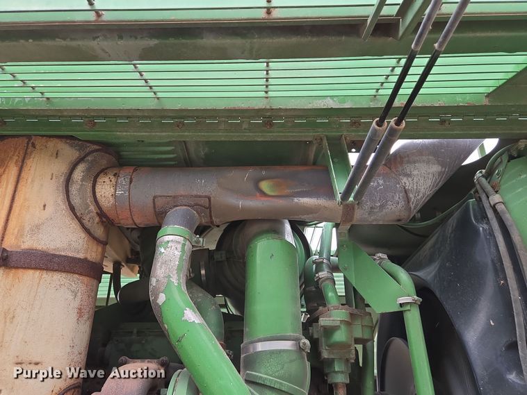 image for item EJ7473 2002 John Deere  6950 PRWD forage harvester