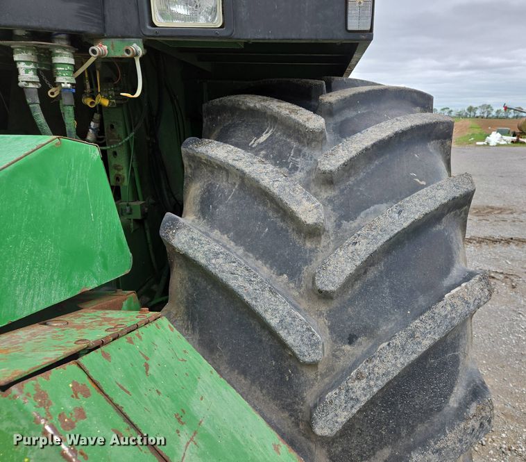 image for item EJ7473 2002 John Deere  6950 PRWD forage harvester