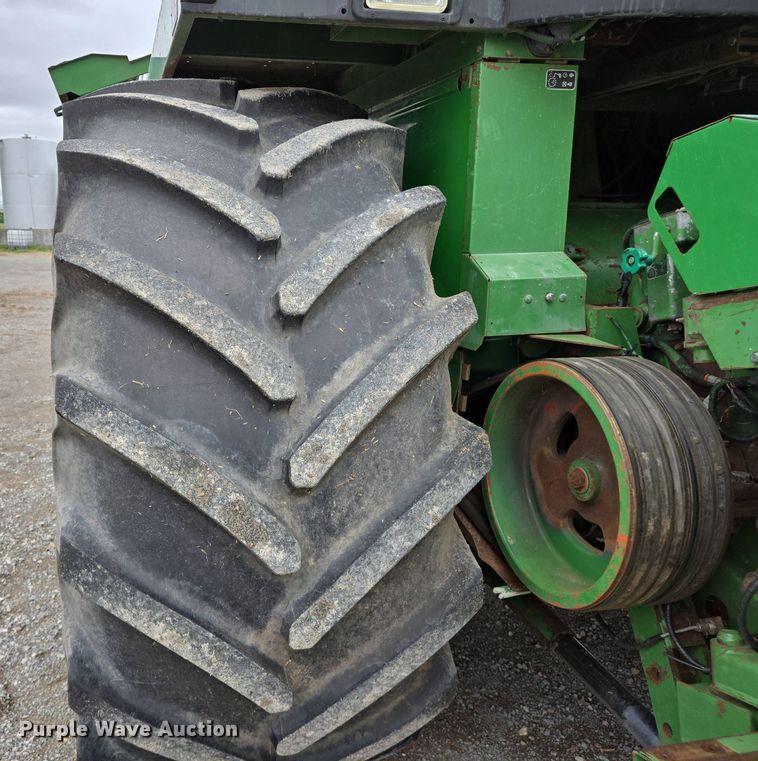 image for item EJ7473 2002 John Deere  6950 PRWD forage harvester