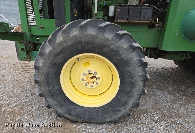 image for item EJ7473 2002 John Deere  6950 PRWD forage harvester