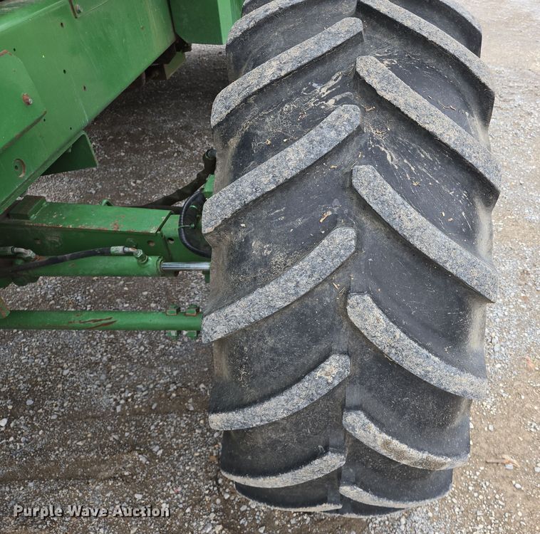 image for item EJ7473 2002 John Deere  6950 PRWD forage harvester