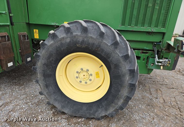 image for item EJ7473 2002 John Deere  6950 PRWD forage harvester