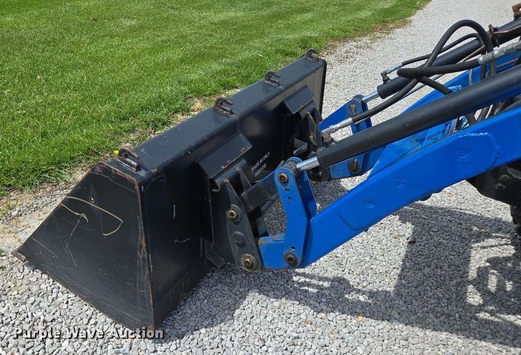 image for item EJ7512 2007 New Holland T2420 MFWD tractor