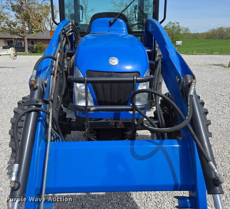image for item EJ7512 2007 New Holland T2420 MFWD tractor