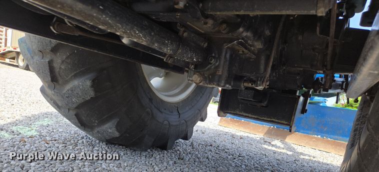 image for item EJ7512 2007 New Holland T2420 MFWD tractor