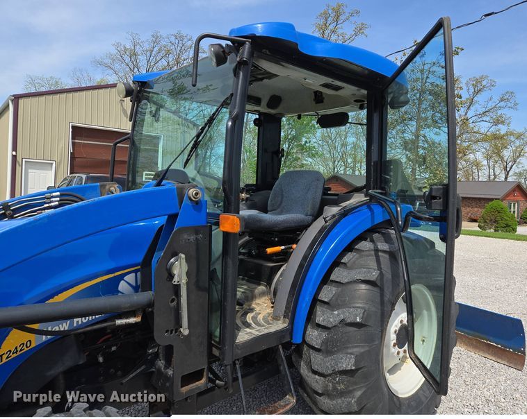 image for item EJ7512 2007 New Holland T2420 MFWD tractor