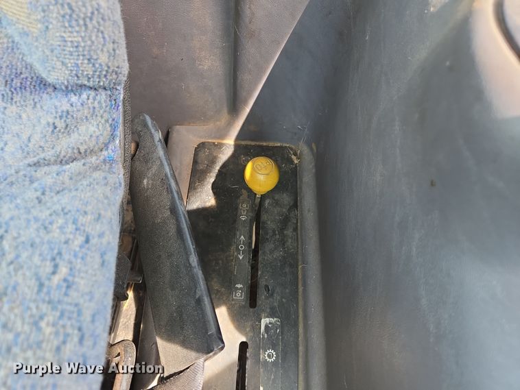 image for item EJ7512 2007 New Holland T2420 MFWD tractor