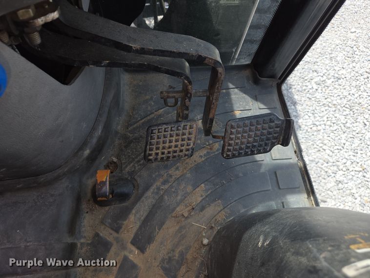 image for item EJ7512 2007 New Holland T2420 MFWD tractor