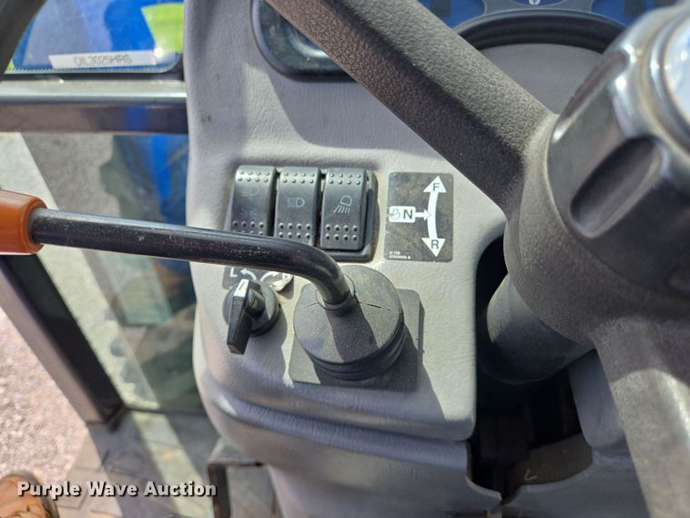 image for item EJ7512 2007 New Holland T2420 MFWD tractor