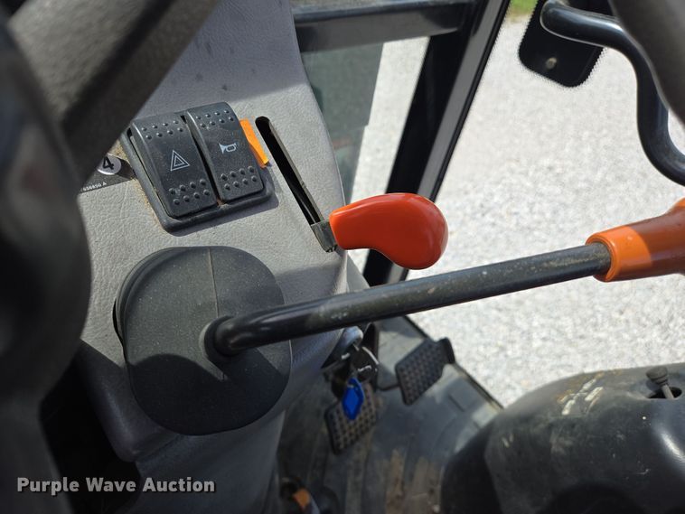 image for item EJ7512 2007 New Holland T2420 MFWD tractor