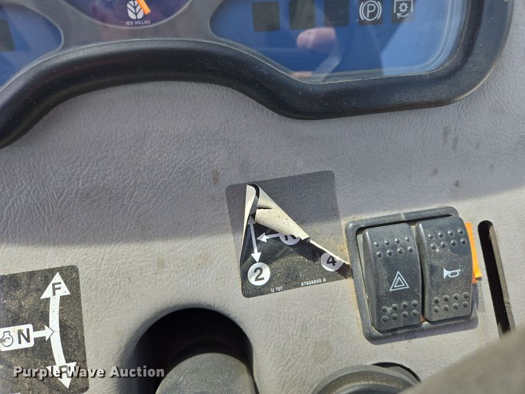 image for item EJ7512 2007 New Holland T2420 MFWD tractor